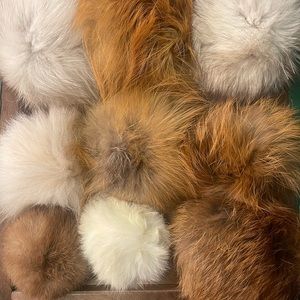 Fur scarf. Pompons. Porte clé etc